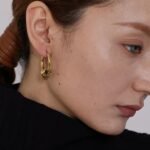 Stylish Gold PVD Plated Huggie Earrings: Stainless Steel Round Unusual Jewelry - Joyería Acero Inoxidable Mujer