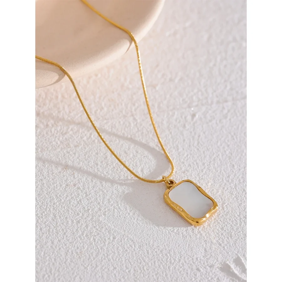 Collier Femme Waterproof Jewelry: Minimalist Chain with Stainless Steel Shell Pendant - Irregular Square Fashion for Women