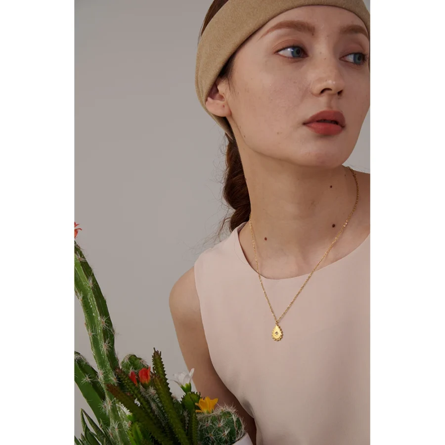 Stylish Chain: Golden Water Drop Pendant Collar Necklace - Stainless Steel Jewelry