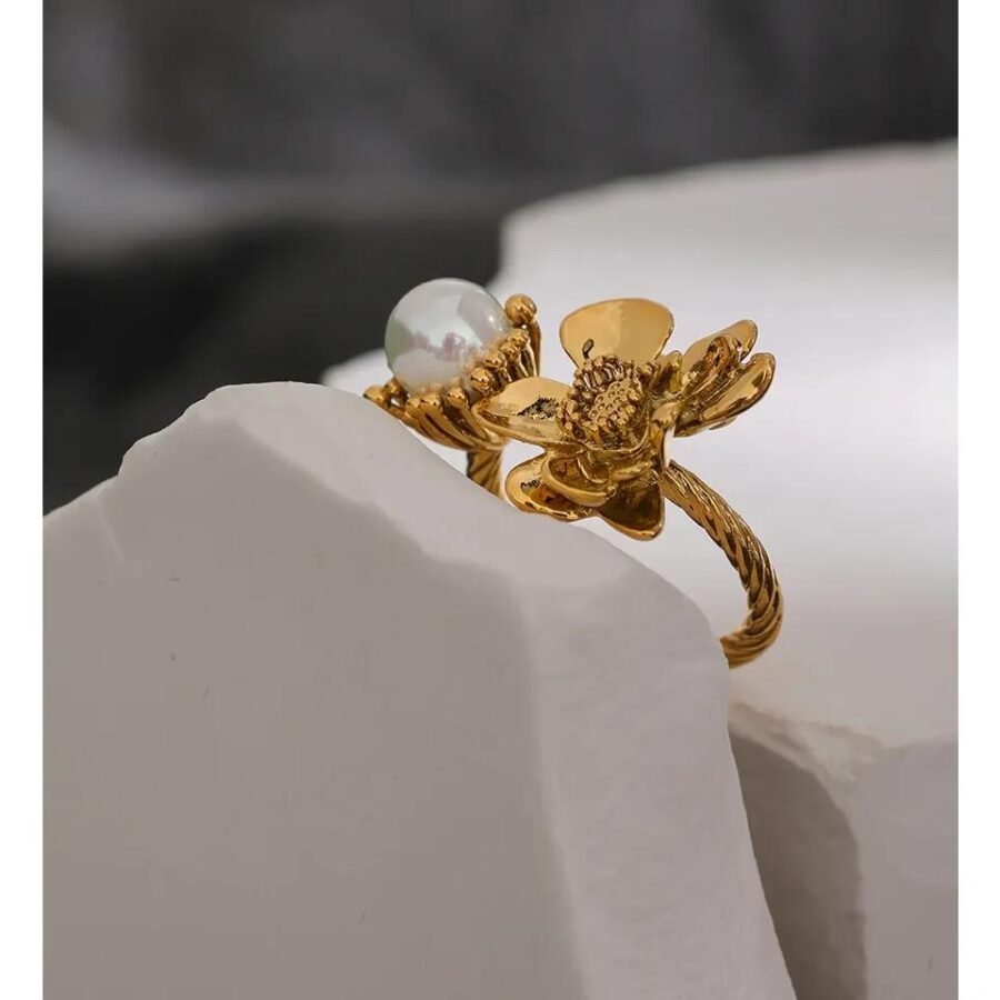 Fashion Flower Ring - Stainless Steel, Charm Design, Gold Color, Personality Statement Finger, Waterproof Jewelry Accessories for Women