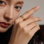 Botanical Chic – Stainless Steel Plant Round Finger Ring with Trendy Gold 18 K Plating, Minimalist Design, and Waterproof