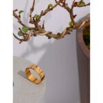 Botanical Chic – Stainless Steel Plant Round Finger Ring with Trendy Gold 18 K Plating, Minimalist Design, and Waterproof