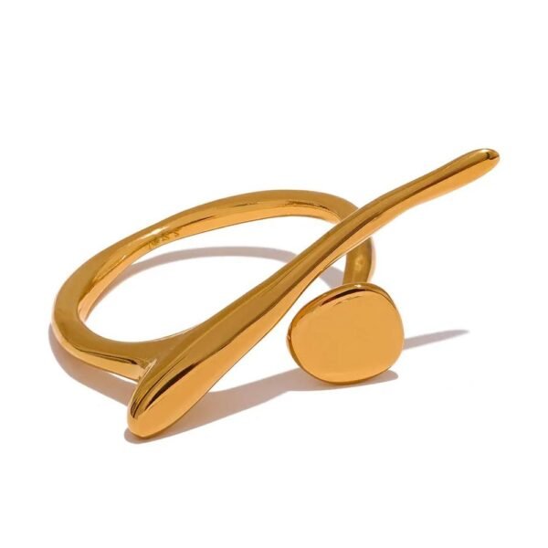 Timeless Elegance - Chic Stainless Steel Personality Minimalist Classy Ring in 18k Gold Color, a Stylish and Unique Finger Jewelry for Women with Waterproof Design