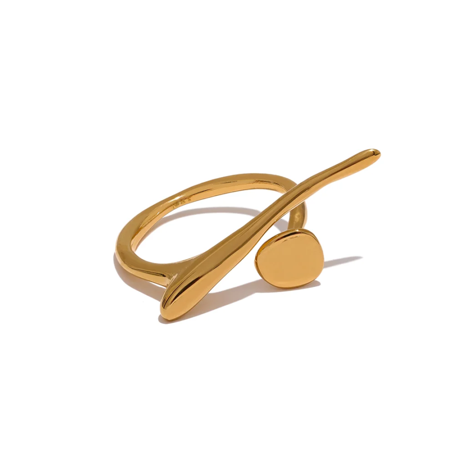 Timeless Elegance - Chic Stainless Steel Personality Minimalist Classy Ring in 18k Gold Color, a Stylish and Unique Finger Jewelry for Women with Waterproof Design