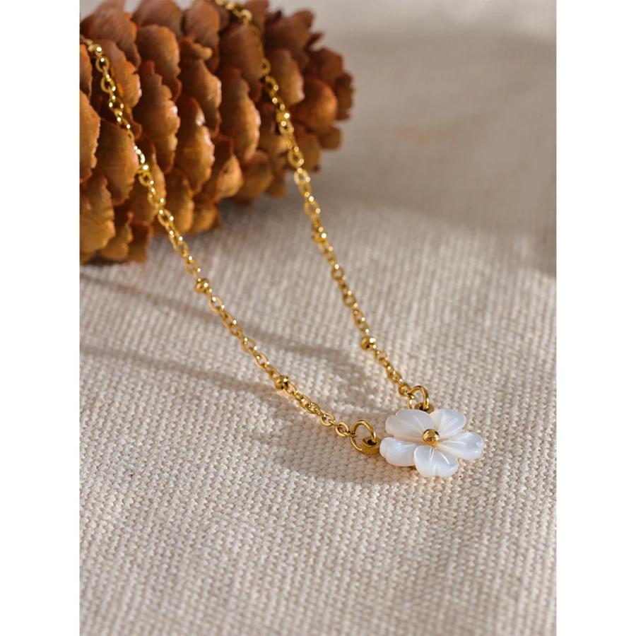 Floral Elegance - Chic Fashion Natural Shell Flower Pendant Necklace, a Gift of Exquisite Stainless Steel Chain in Gold Color, Premium Jewelry Bijoux