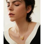 Eternal Love - Fashion Heart Resin Pendant on a Stainless Steel Chain Necklace, Exquisite Jewelry for Women, Ideal for Romantic Temperament and a Perfect Party Gift
